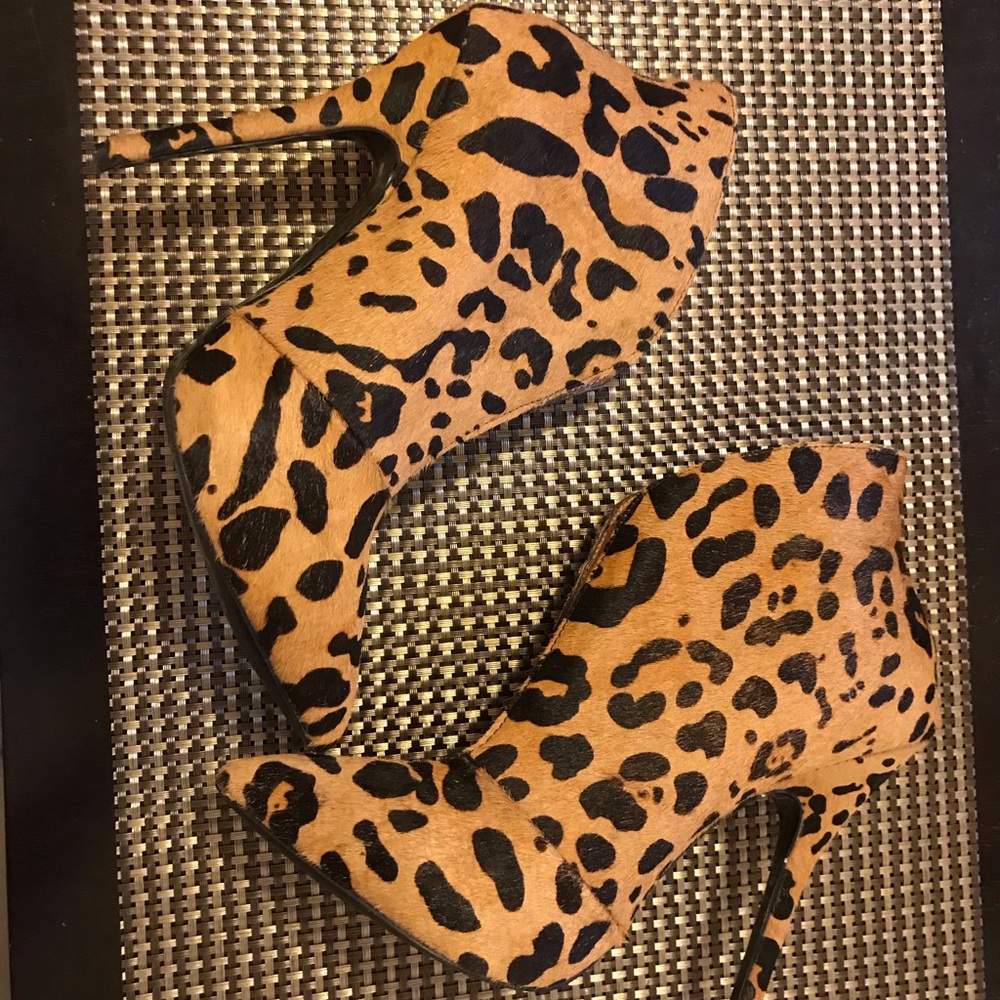 Steve Madden leopard booties
